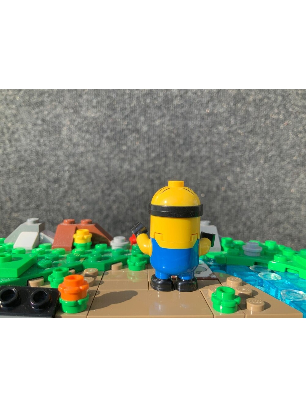 LEGO Minions Stuart mnn005 Minifigure Blue Overalls - Picture 3 of 5